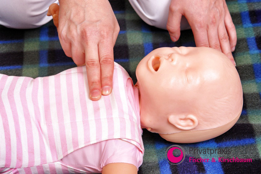 Erste-Hilfe-Kurs am Säugling und Kleinkind - Privatpraxis Dr. Fischer ...